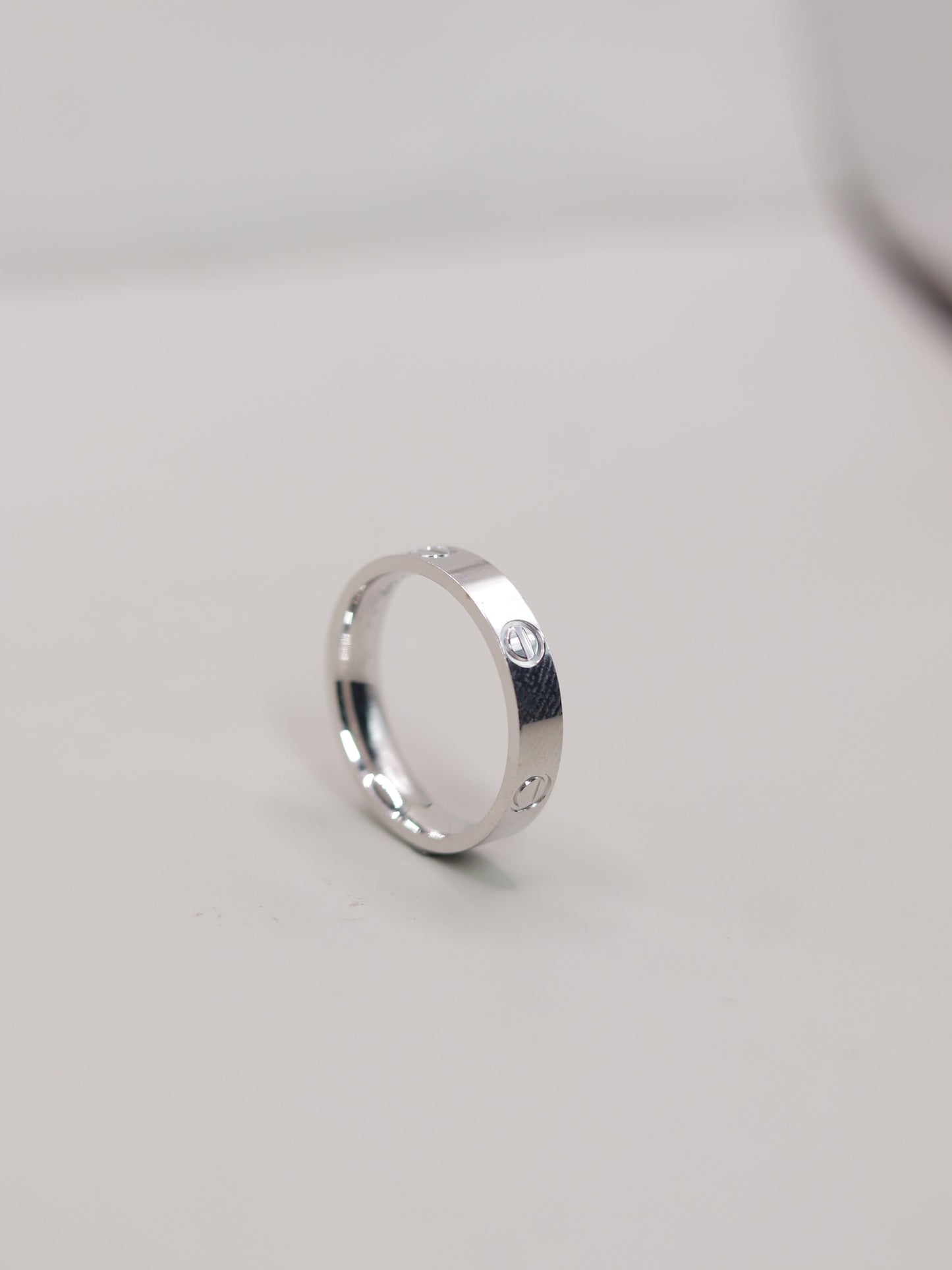 Men’s Classic Screw-Design Band Ring – Premium Silver Finish