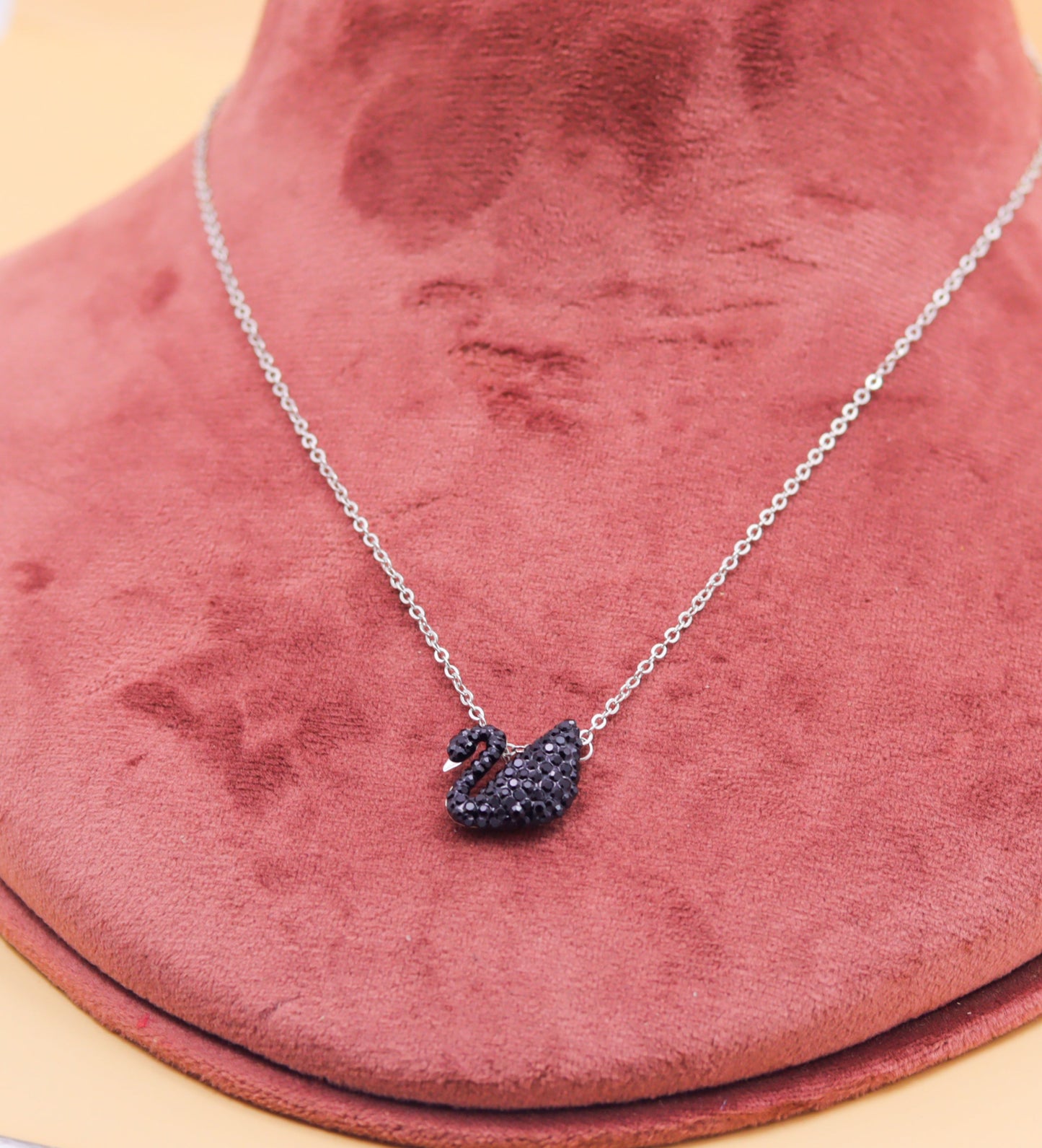 Elegant Black Swan 925 Silver Pendant Chain