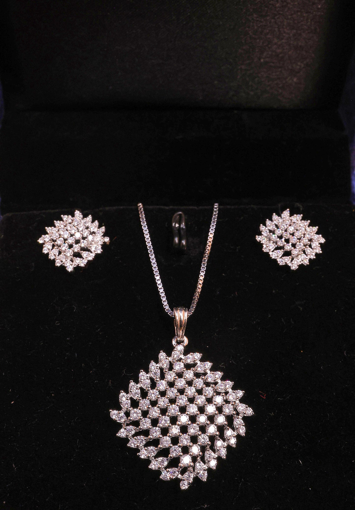 Aurora Adornment pendle Set