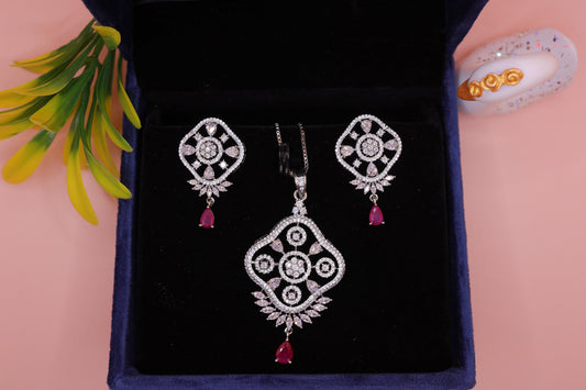 Regal Trellis Pendant Set