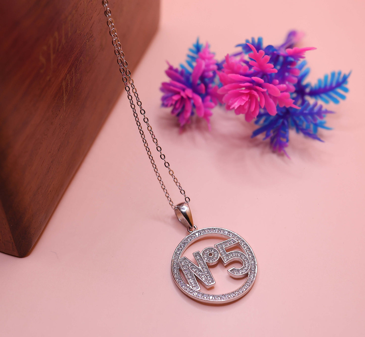No.5 Signature Circle Pendant