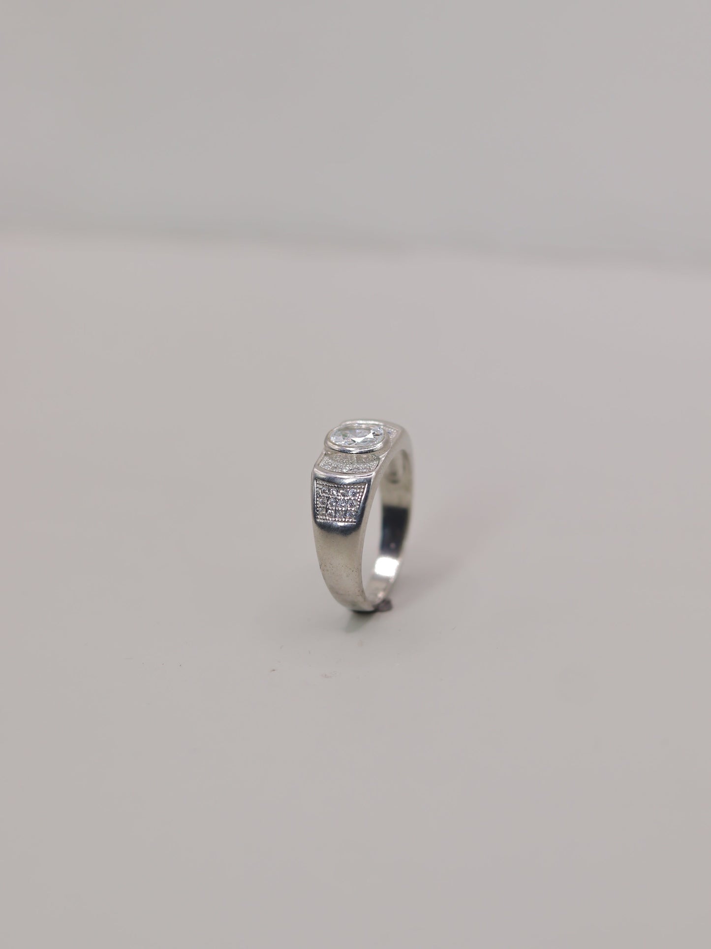 Luxury Silver Men’s Oval-Cut Sparkling Ring