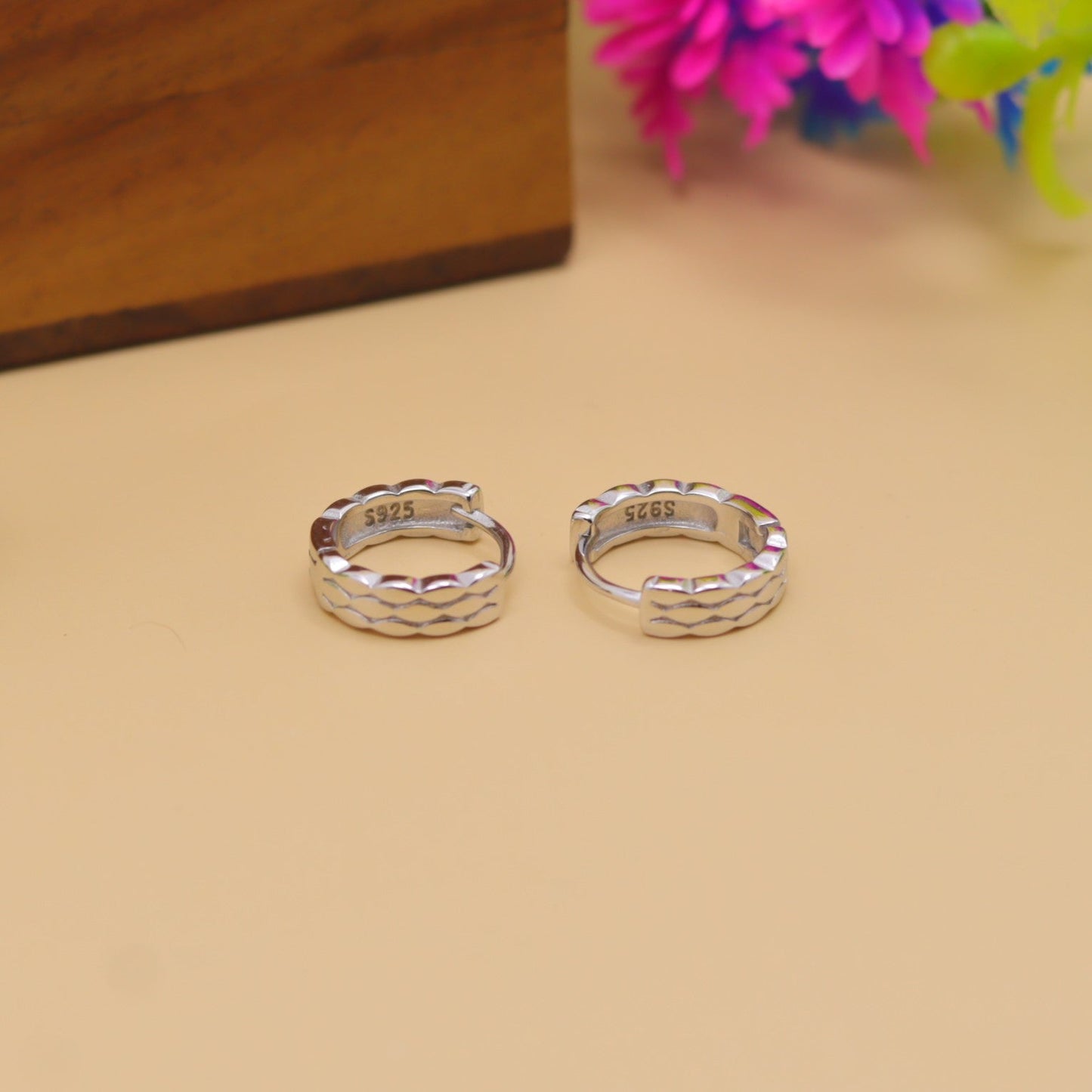 Silver Textured Hoop Earrings – Classic Pattern