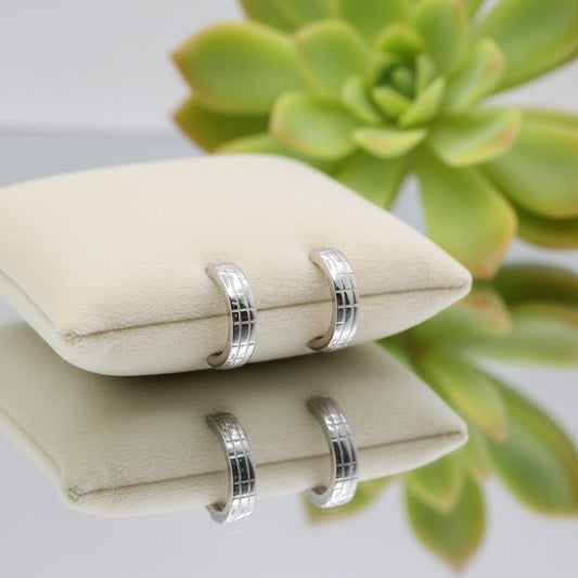 Men’s Classic Line-Pattern Silver Hoop Earrings